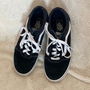 Old skool vans boys size 4.0